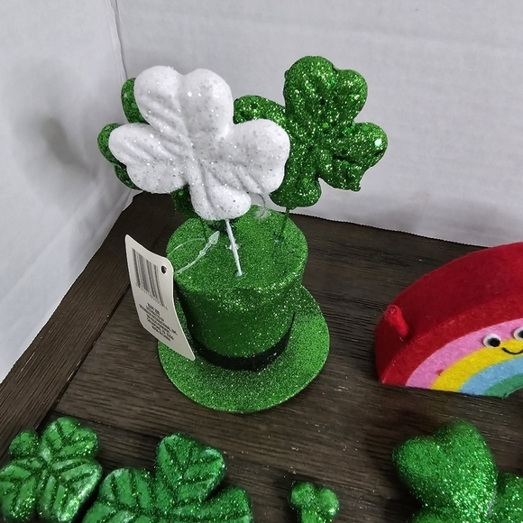 St Patrick's Day Farmhouse Tiered Tray Decor Bundle Gumball Machine Rainbow - Picture 4 of 9